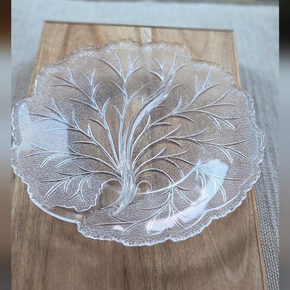 Indiana‎ Glass Clear Divided Serving Plate with Leaf Motif - Picture 12 of 12